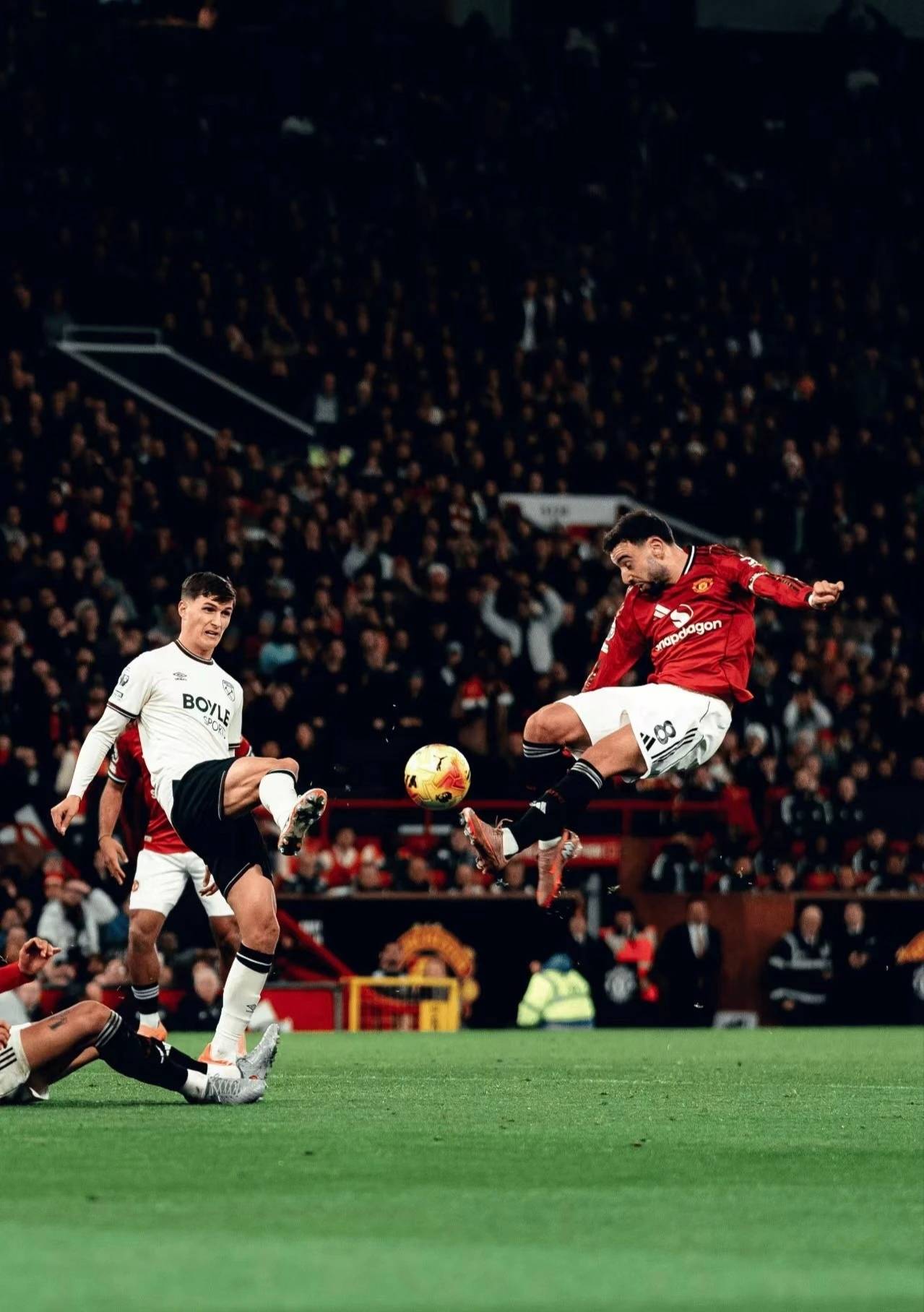 包含曼联主场不敌对手，遗憾失利的词条