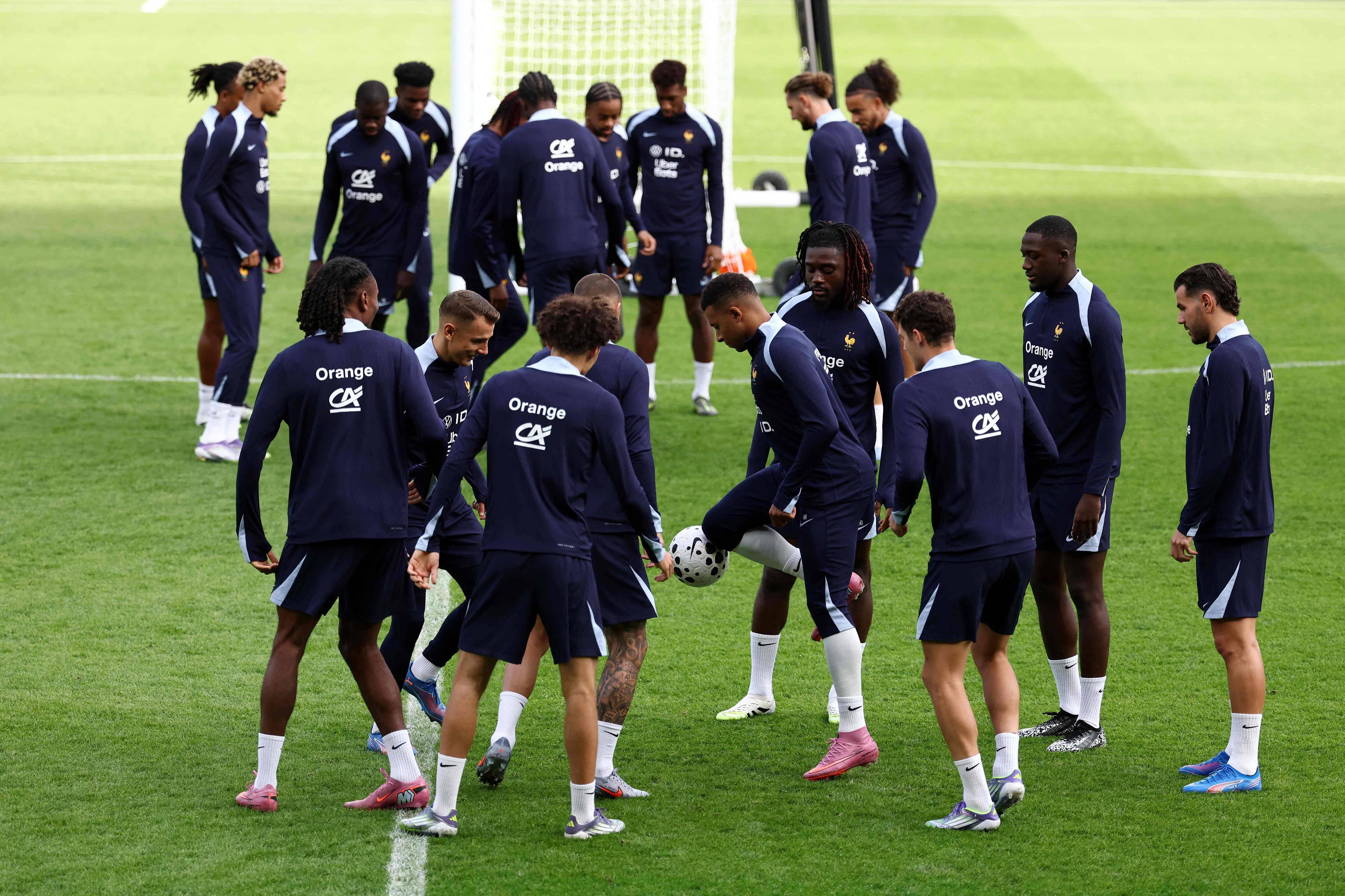 开云平台-法国队在足球职业联赛中积极备战