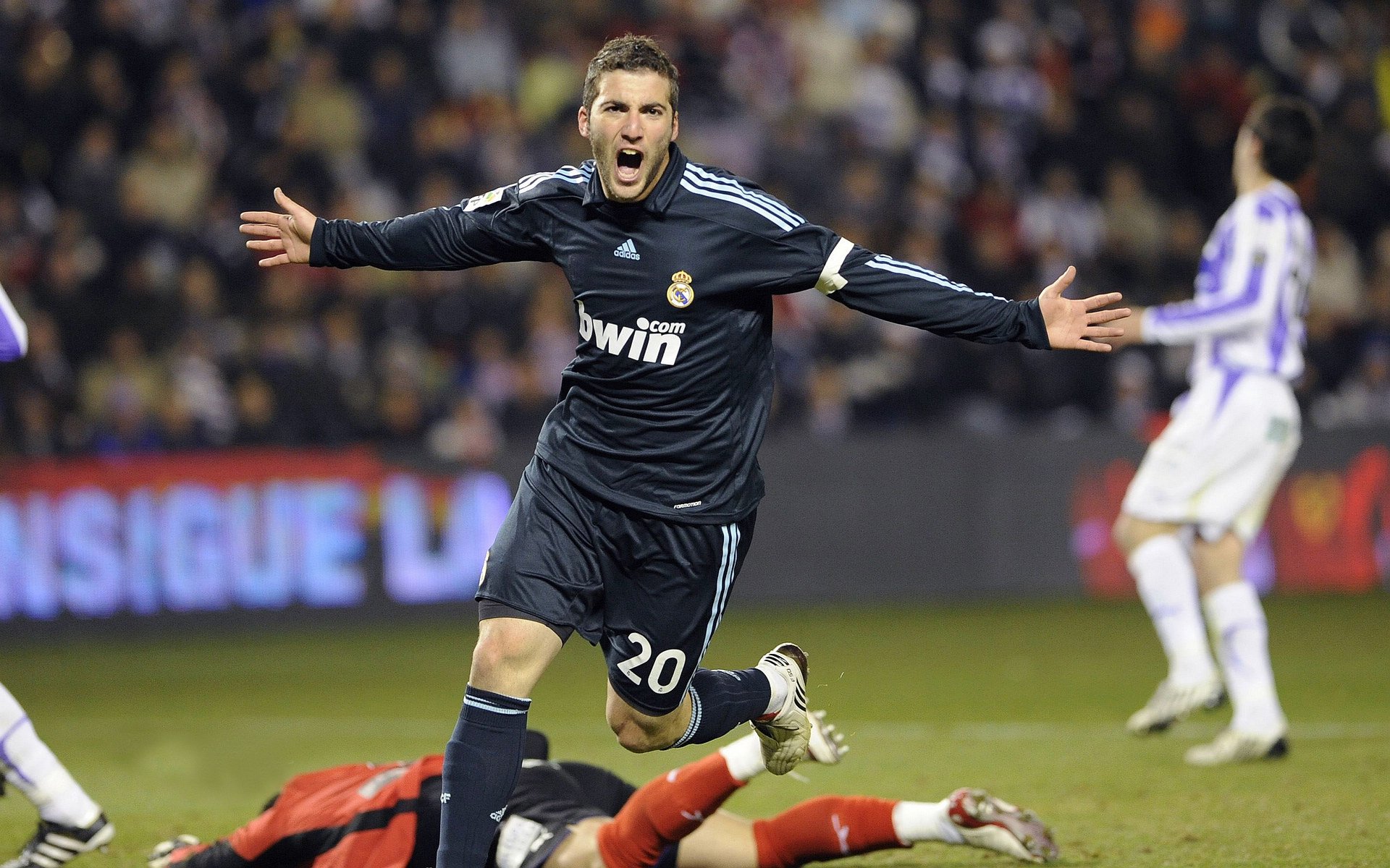 南美风暴席卷三狮军团，布鲁诺关键一击，秘鲁全面压制英格兰