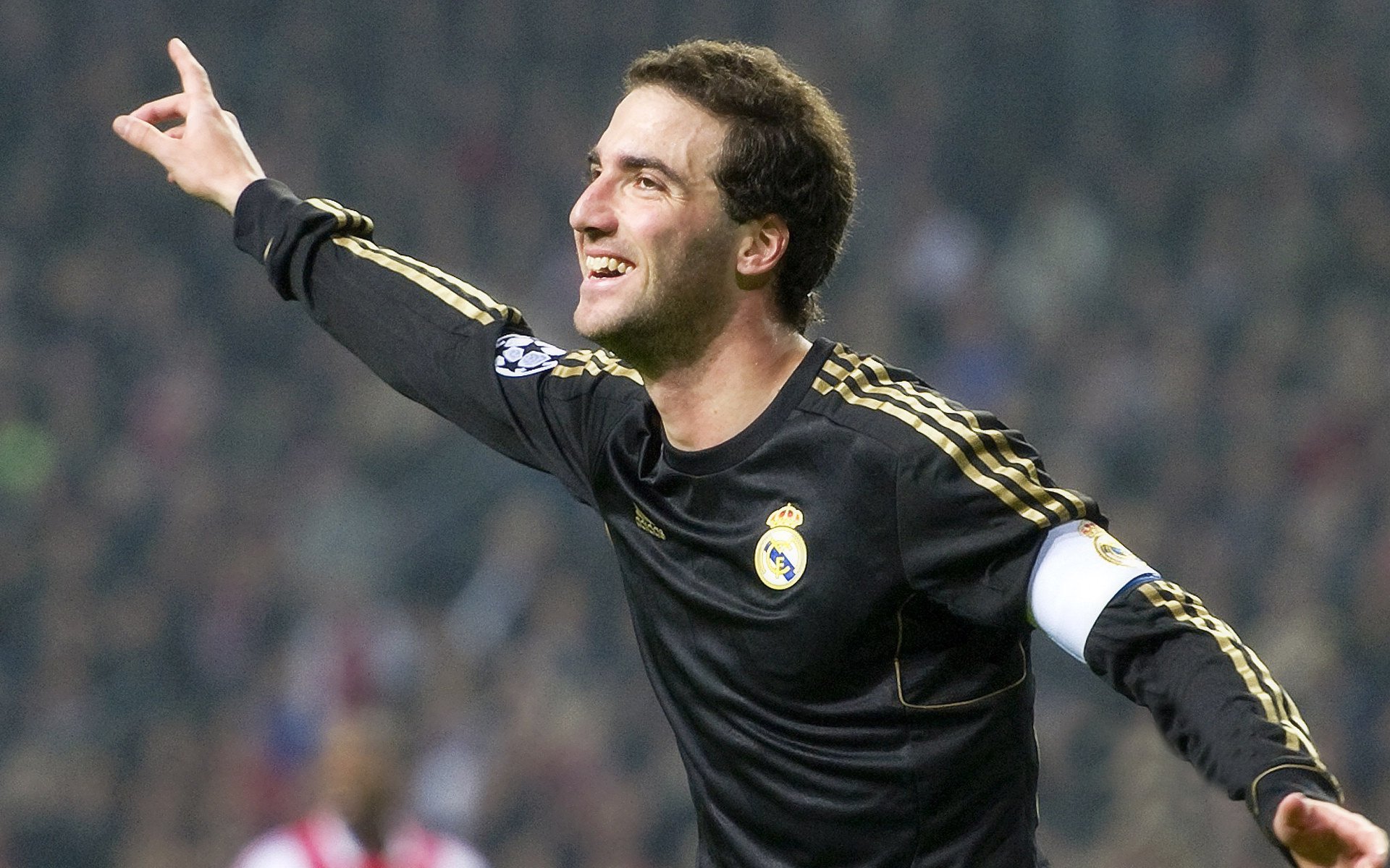 红牛车队力克红牛二队，佩雷兹带队取胜