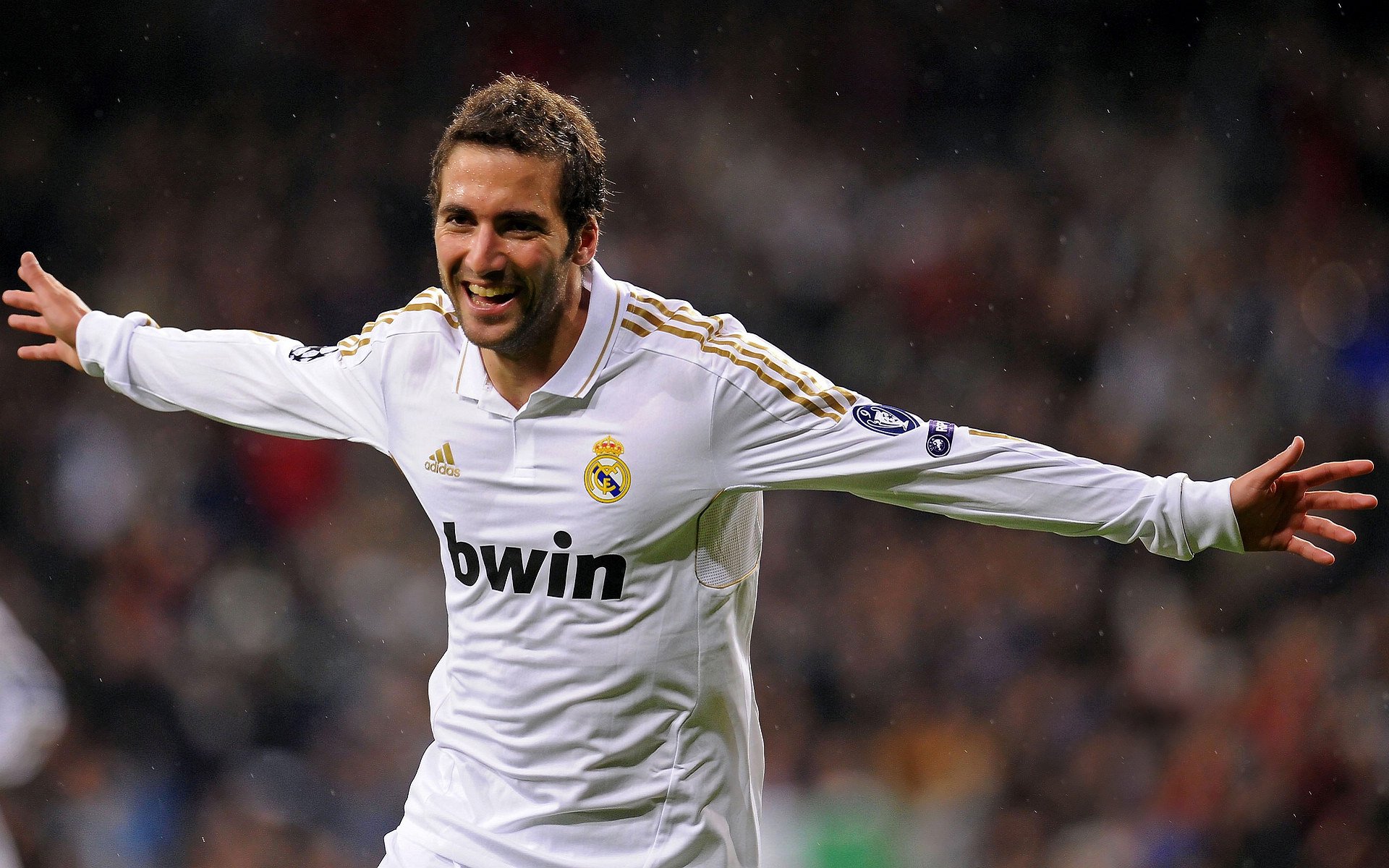 开云APP-塞维利亚横扫切尔西，罗德里惊艳四座，一场重塑欧战格局的唯一性经典